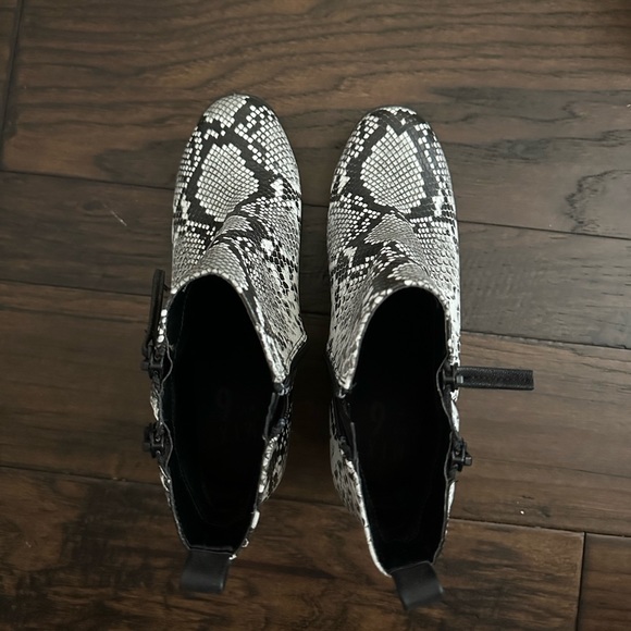 Cooya DSW snakeskin booties - Picture 5 of 5